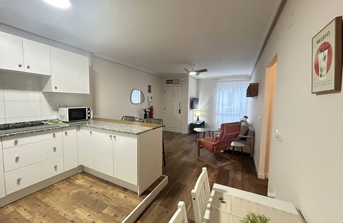 Oviedo City Centre Apartment | El Rubio de Campoamor-Apartment-City-Ensuite with Shower