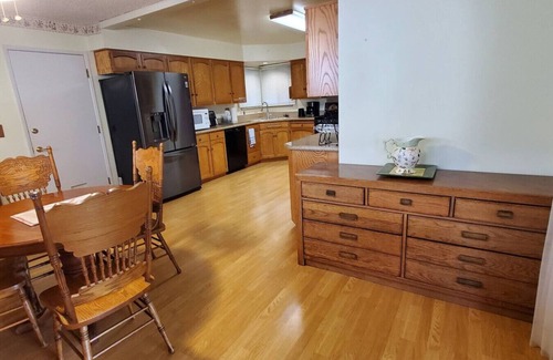 Davis House | El Toro 3BR Cottage | Sunny Davis Getaway Near UC