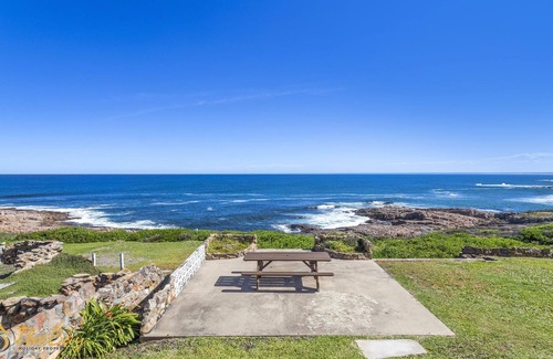 Fishermans Bay House | Elanora - Ocean St No.8 - Oceanfront in sleepy Fishermans Bay