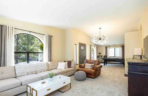Swiss Manor House | Elden Spring Getaway | Central AC | Near hiking | Fire pit | Kid & dog friendly