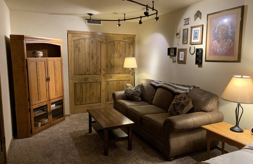 Shadow Mountain Apartment | Elden View Hideaway - quiet street, close to trails
