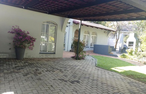 Randpark Ridge House | Elderie BnB