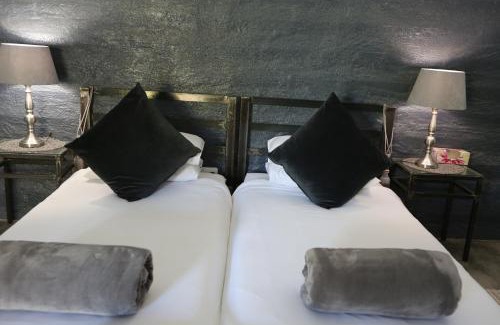 Okaukuejo House | Eldorado Lodge