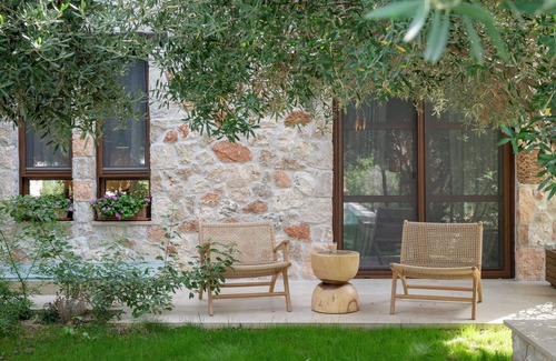 Ierissos Apartment | Elea 1 - Modern with comfortable furnishings and close proximity to the beach