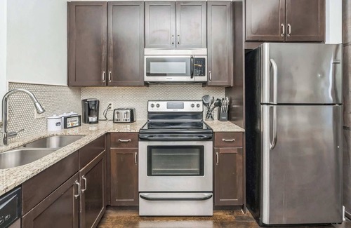 West End Condo | Electric Geometric – Fit for 4!