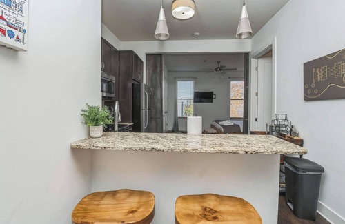 West End Condo | Electric Geometric – Fit for 4!