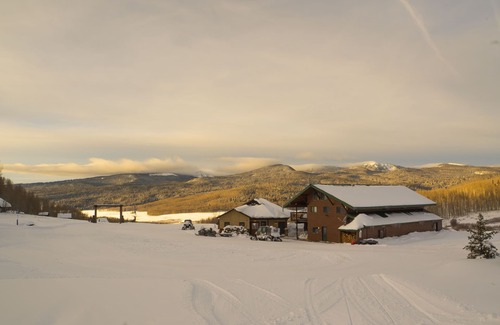 Paonia Cabin | Electric Mountain Lodge: Mountain Views/Restaurant/Bar/Events/Snowmobiles | 8