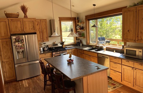 Gardiner House | Electric Peak Retreat at Yellowstone National Park North Entrance