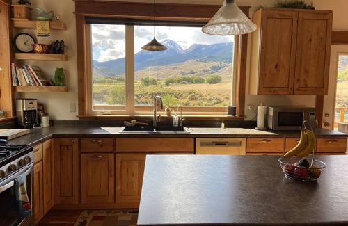 Gardiner House | Electric Peak Retreat at Yellowstone National Park North Entrance