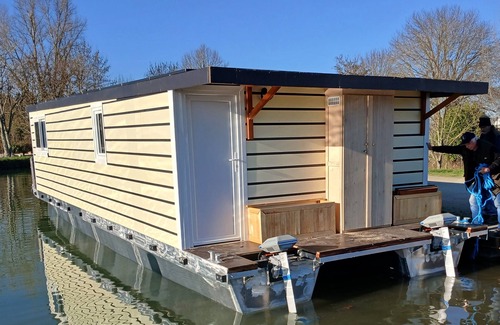 Castelsarrasin Boat Rental | Electro-solar pleasure boat on the Canal de Garonne