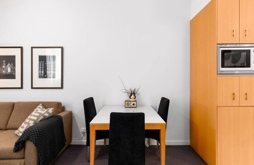 Melbourne Central Business District Apartment | Elegance and heritage stay - CBD