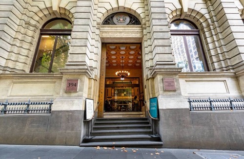 Melbourne Central Business District Apartment | Elegance and heritage stay - CBD