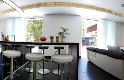 Glowe House | Elegance Comfortable holiday residence
