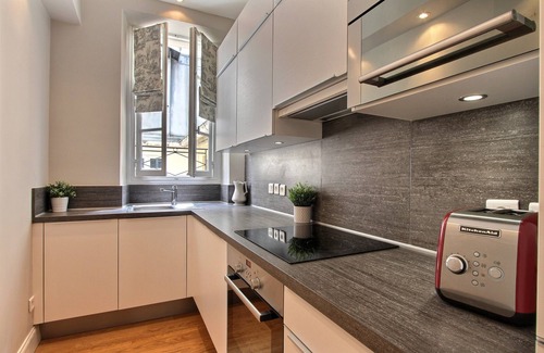 Saint-Thomas-d'Aquin Apartment | Elegant 1 BD apartment near Musée d’Orsay, insurance included
