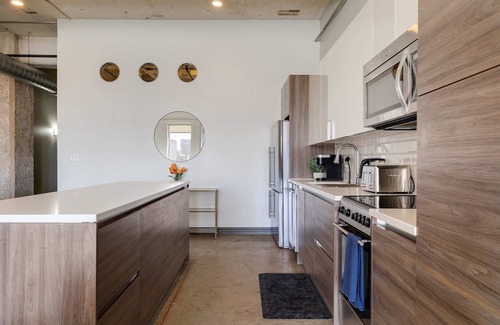 Downtown Dallas Apartment | Elegant 1BD | DT Dallas | Sleeps 4 | Free Parking