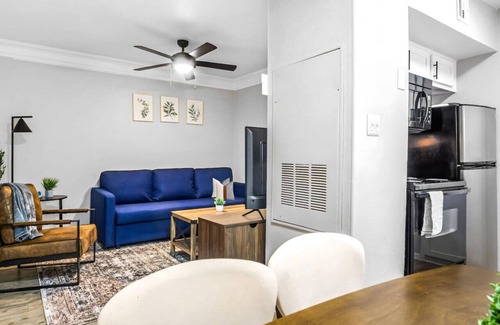 Brentwood Apartment | Elegant 1BR Haven - 10 Min to Downtown Austin
