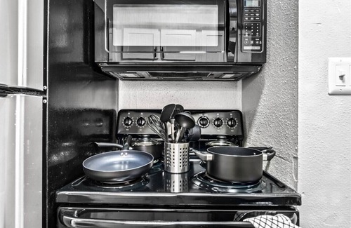 Brentwood Apartment | Elegant 1BR Haven - 10 Min to Downtown Austin