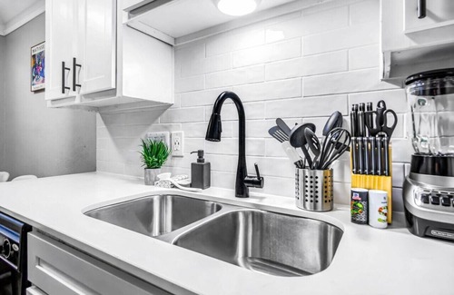 Brentwood Apartment | Elegant 1BR Haven - 10 Min to Downtown Austin