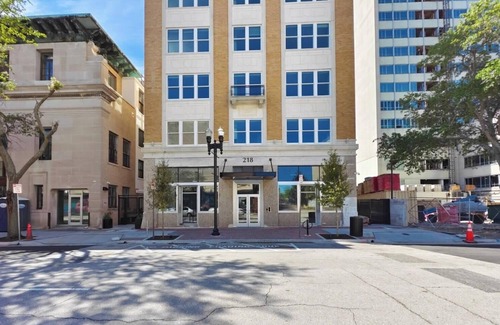 Downtown Jacksonville Apartment | Elegant 1BR King Bed Apts - 1.3 Miles to TIAA Bnk Fld