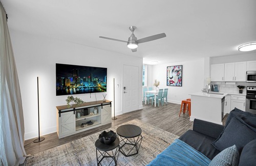 Deerfield Beach Apartment | Elegant 1BR Retreat with Pool | Gym | Tennis Court