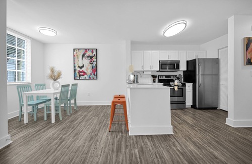 Deerfield Beach Apartment | Elegant 1BR Retreat with Pool | Gym | Tennis Court