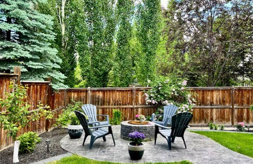 Cranston Apartment | Elegant 2 Bdr suite with cozy Fireplace & Privacy.