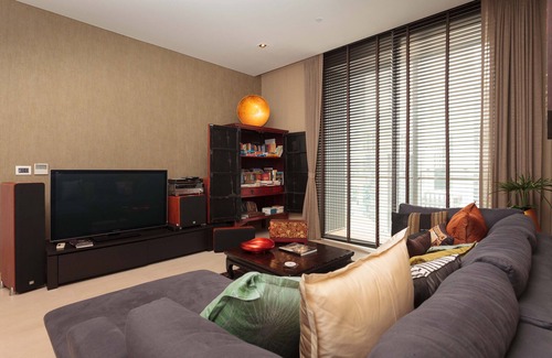 Embassy District Condo | Elegant 2 BDRM Condo in Heart of Bangkok near Silom & Lumpini Park