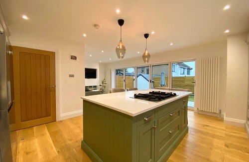 Chapeltown House | Elegant 2-Bed, 2.5-Bath retreat with a dedicated Office.