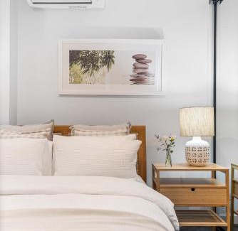 Caulfield North Apartment | Elegant 2 Bed 2 Bath Apartment at Caulfield Park with Balcony & Parking