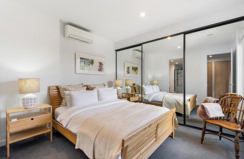 Caulfield North Apartment | Elegant 2 Bed 2 Bath Apartment at Caulfield Park with Balcony & Parking