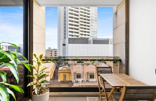 Parramatta Apartment | Elegant 2-Bed with Pool, Gym & Sauna