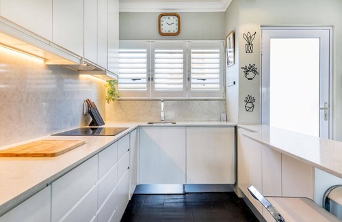Green Point Apartment | Elegant 2 Bedroom 1 Bath Apartment Near Sea Point Promenade