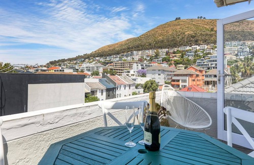 Green Point Apartment | Elegant 2 Bedroom 1 Bath Apartment Near Sea Point Promenade