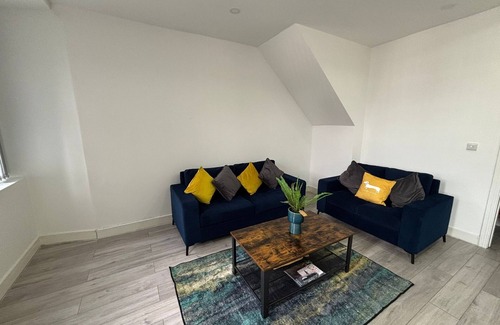 Bolton Apartment | Elegant 2-Bedroom Apartment in Bolton – Prime Location