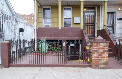 Cypress Hills Apartment | Elegant 2 Bedroom Suite w Modern Amenities