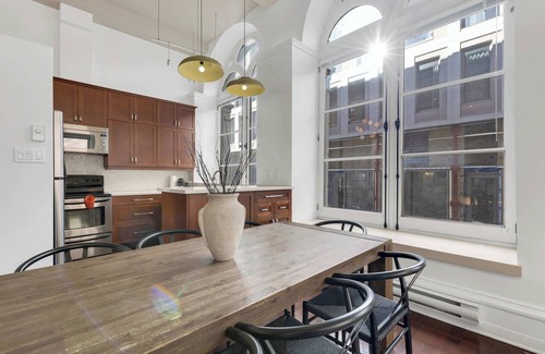 Old Montreal Apartment | Elegant 2 level 3BD-3BA Old Mtl-Pool table&Parking
