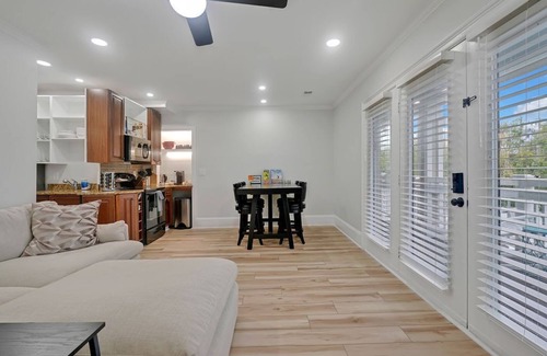 Wilmington Historic District Condo | Elegant 2bd/2ba in Historic Downtown Wilmington w/Parking