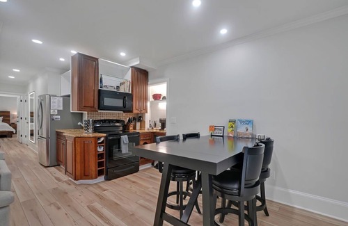 Wilmington Historic District Condo | Elegant 2bd/2ba in Historic Downtown Wilmington w/Parking