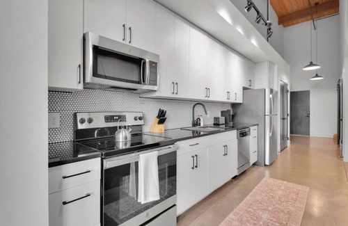 Judson Apartment | Elegant 2BD Escape | Prime Location near DT GVL