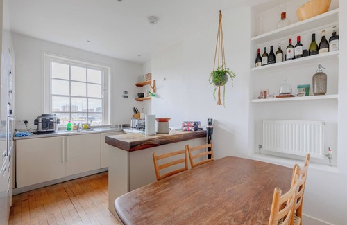 Camden Town with Primrose Hill Apartment | Elegant 2BD Flat Near Regent's Park