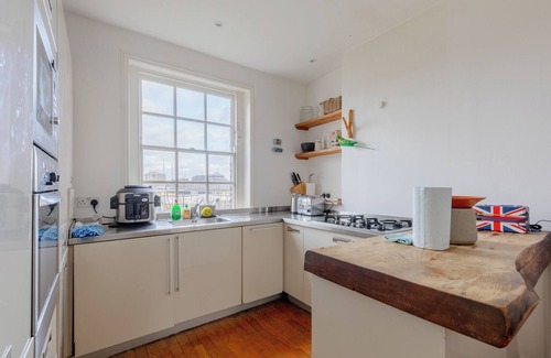 Camden Town with Primrose Hill Apartment | Elegant 2BD Flat Near Regent's Park
