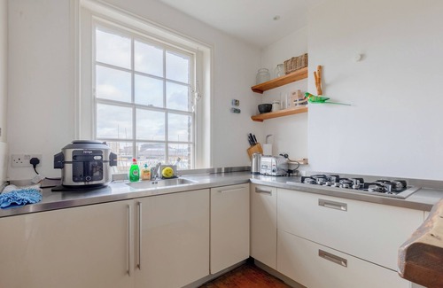 Camden Town with Primrose Hill Apartment | Elegant 2BD Flat Near Regent's Park