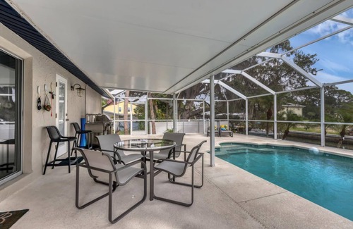 Grove City House | 🥇 Elegant 2bd home with private pool and canal access (CH854)