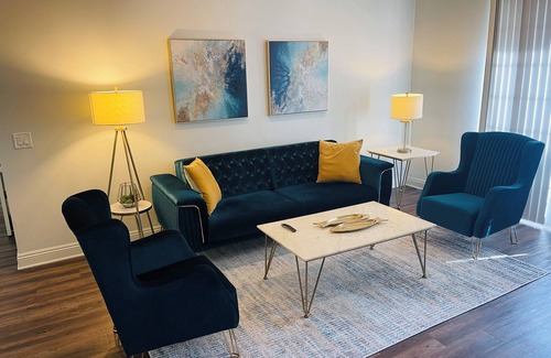 Beverly Grove Apartment | Elegant 2BR/2BA Stay- Burton Way, Beverly Hills