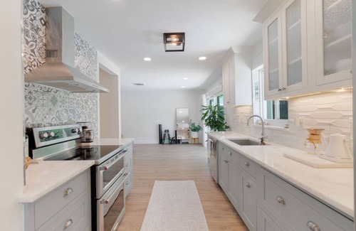 Southwest House | Elegant 2BR/2BA | Beach & Downtown Nearby