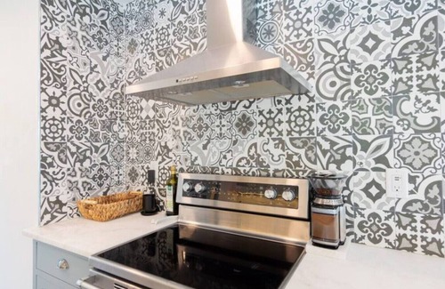 Southwest House | Elegant 2BR/2BA | Beach & Downtown Nearby