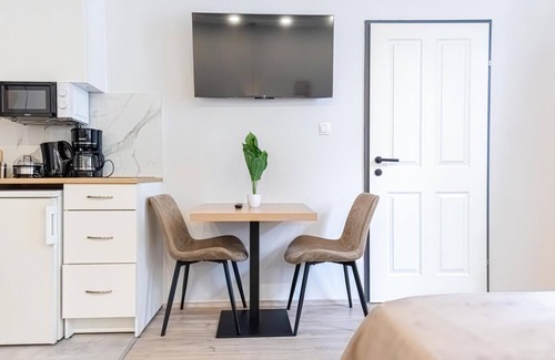 Meidling Apartment | Elegant 2BR Apartment - near Bahnhof Wien Meidling