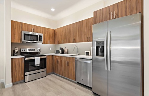 Newark Apartment | Elegant ! 2BR Free Parking ! 30 min to NYC !
