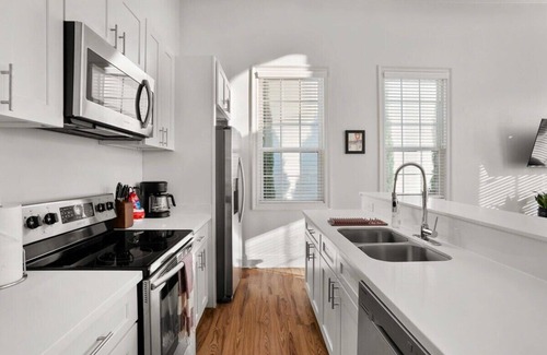 Saint Thomas Development Apartment | Elegant 2BR | Garden District | Historic Luxury