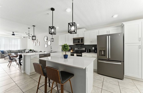 Kissimmee Apartment | Elegant 2BR in Storey Lake, Top Location